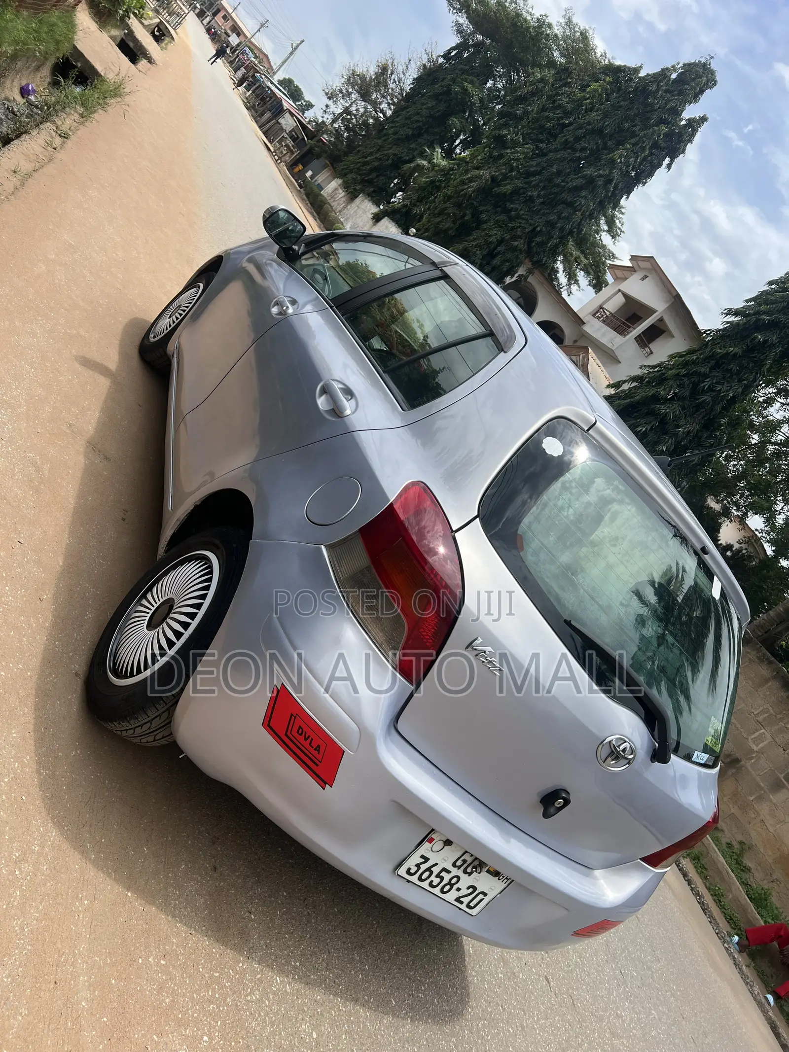 Toyota Vitz 1.0 FWD 5dr 2010 Silver