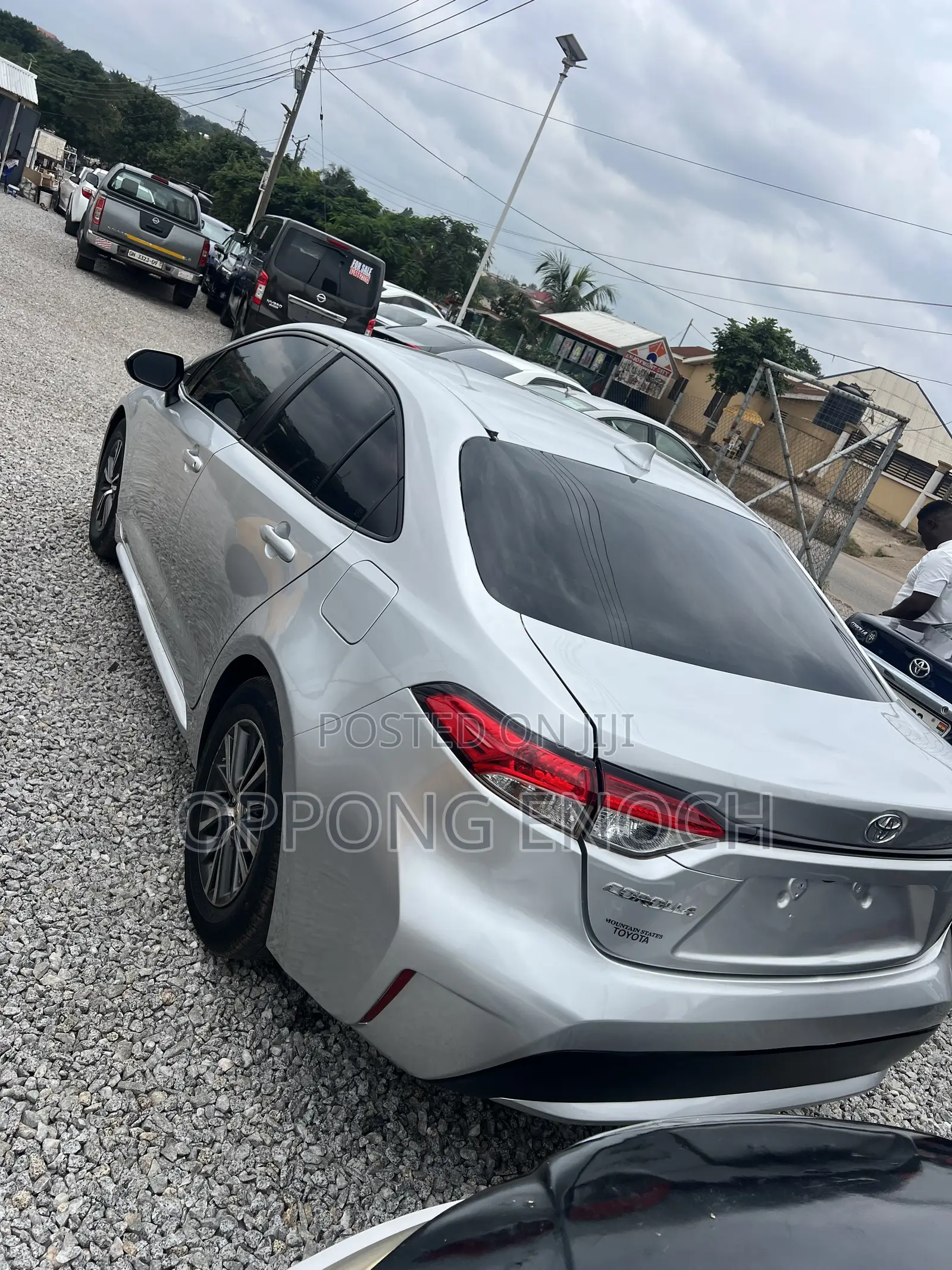 Toyota Corolla LE 2020 Silver