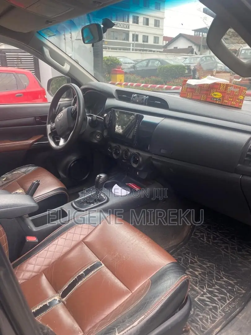 Toyota Hilux 2018 Gray