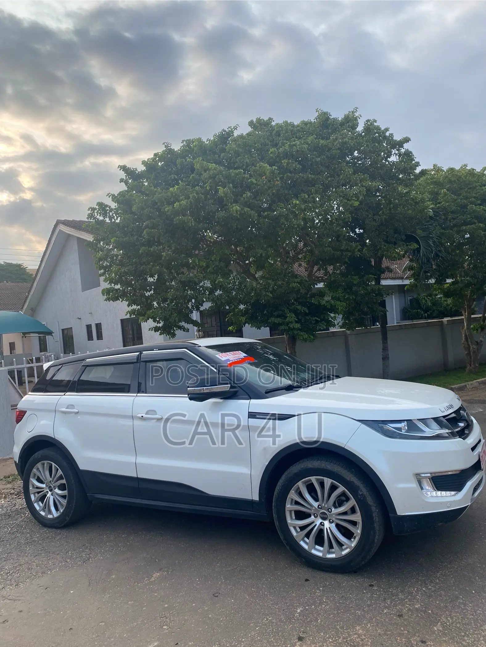 Land Rover Range Rover Evoque SE 5dr 4x4 (2.0L 4cyl 9A) 2016 White