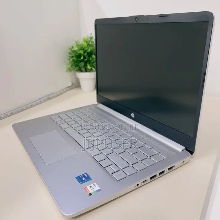 New Laptop HP 14-ep0063 8GB Intel Core i5 SSD 512GB