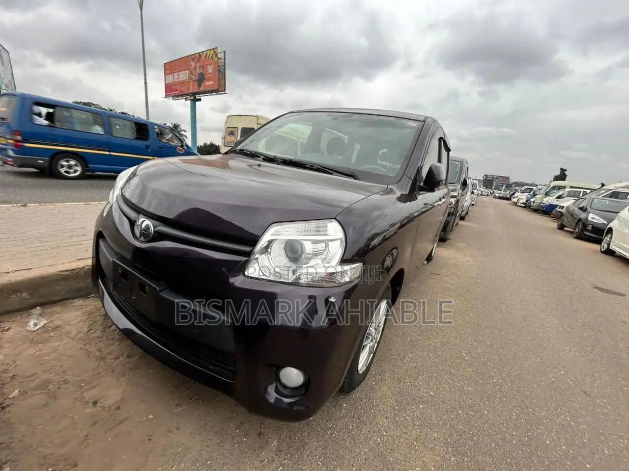 Toyota Sienta 1.5 FWD 2012 Maroon