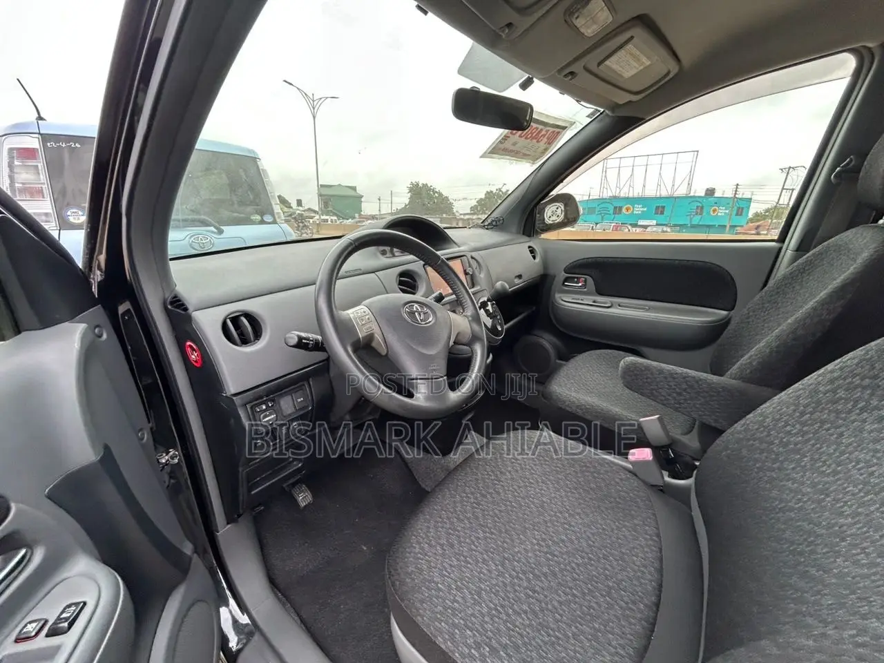 Toyota Sienta 1.5 FWD 2012 Maroon