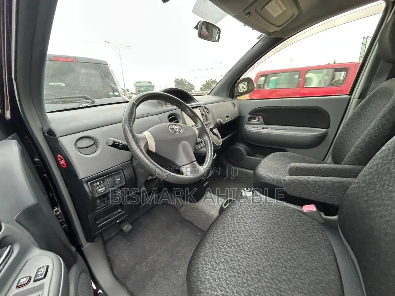 Toyota Sienta 1.5 FWD 2012 Maroon