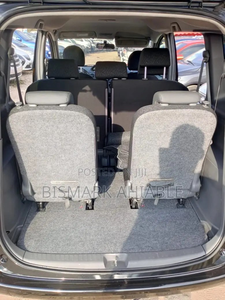 Toyota Sienta 1.5 FWD 2013 Black