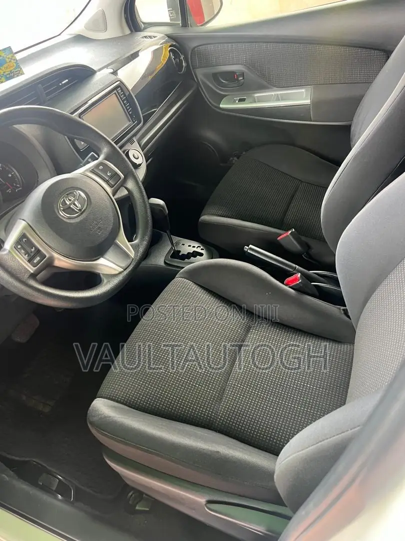 Toyota Vitz 1.3 FWD 5dr 2015 White
