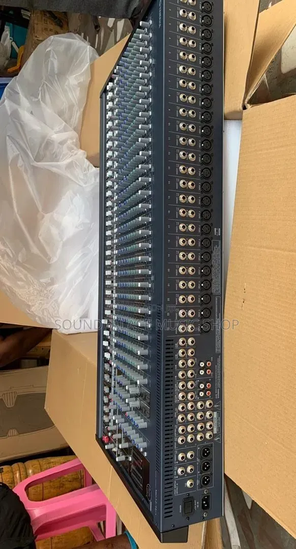 Yamaha MG32/14FX 32-Channel Professional Analog Mixer
