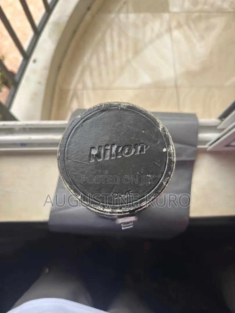 1. Nikon AF Micro-Nikkor 200mm F/4d IF-ED Professional Macro Lens