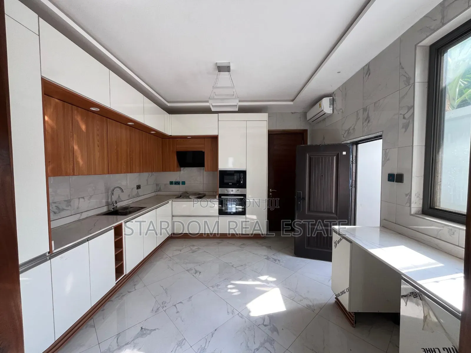 4bdrm Duplex in East Legon, American House for rent