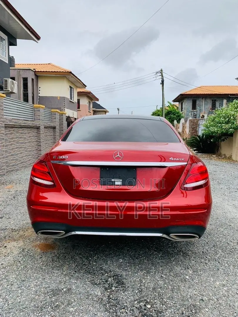 Mercedes-Benz E300 2019 Red