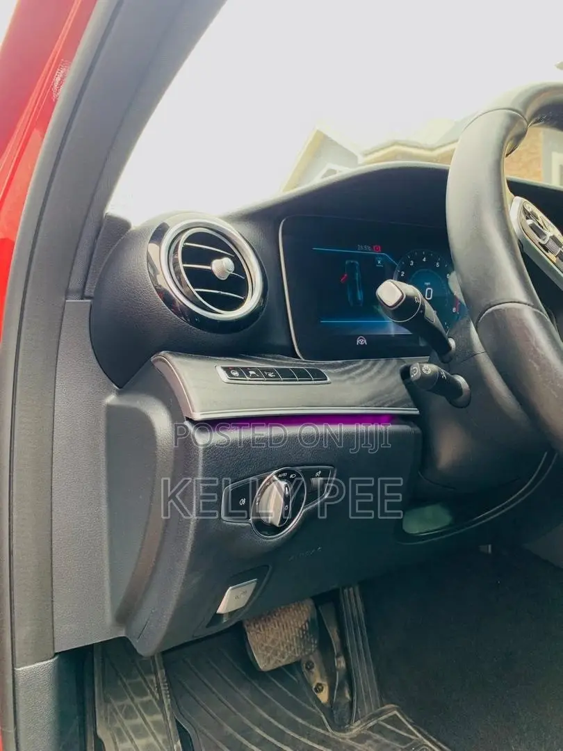 Mercedes-Benz E300 2019 Red