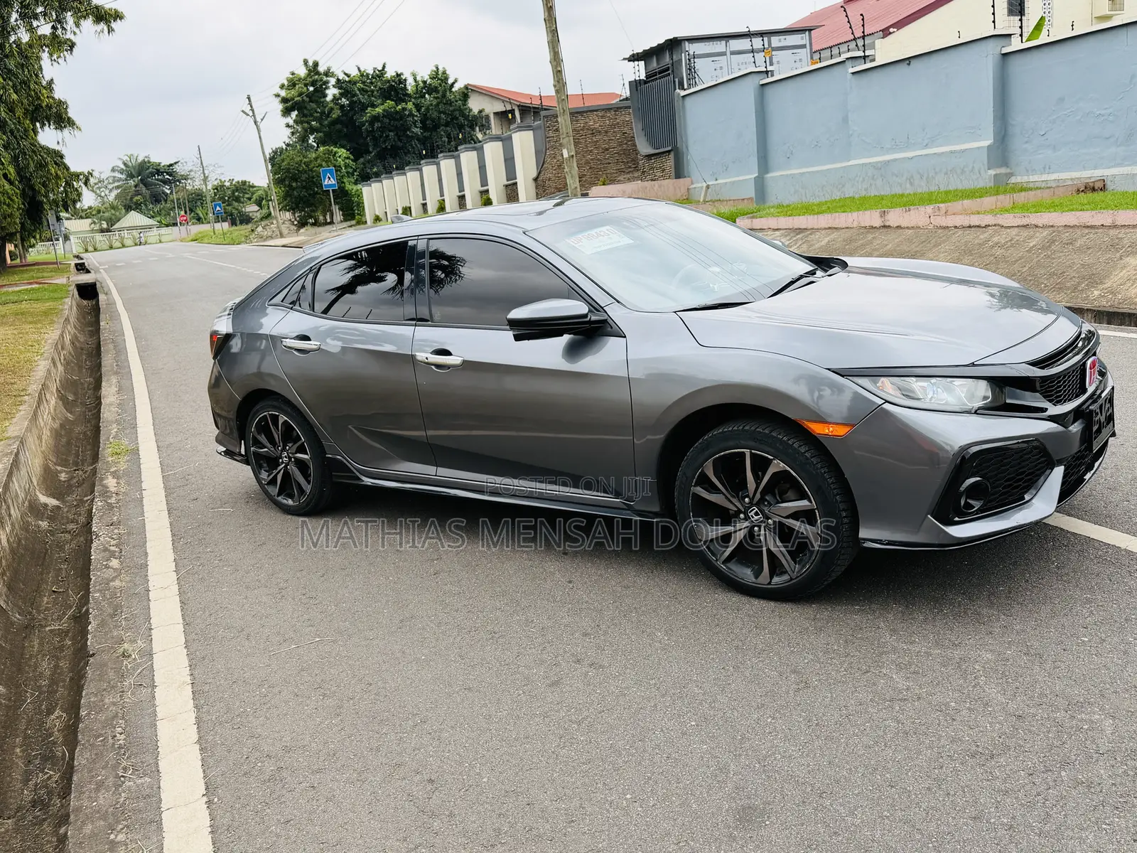 Honda Civic EX-L w/Navi 4dr Hatchback (1.5L 4cyl) 2017 Gray