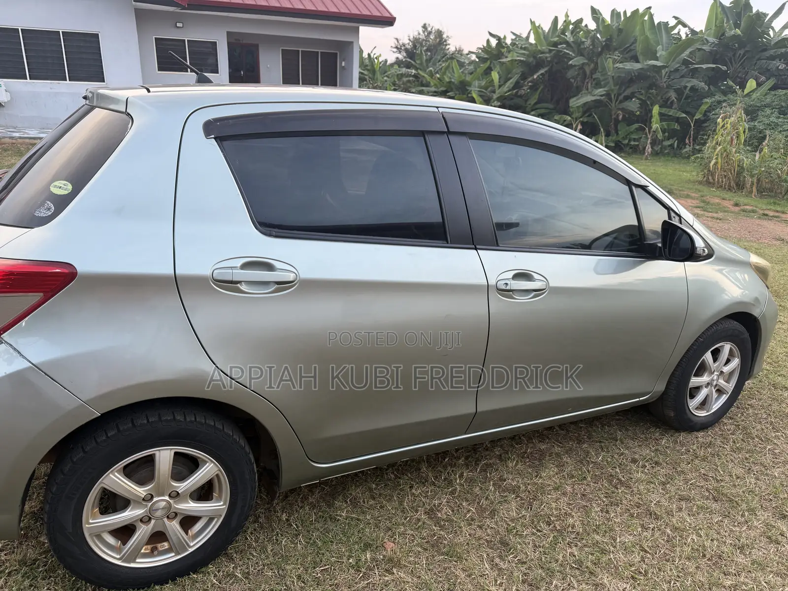 Toyota Vitz 2012 Silver