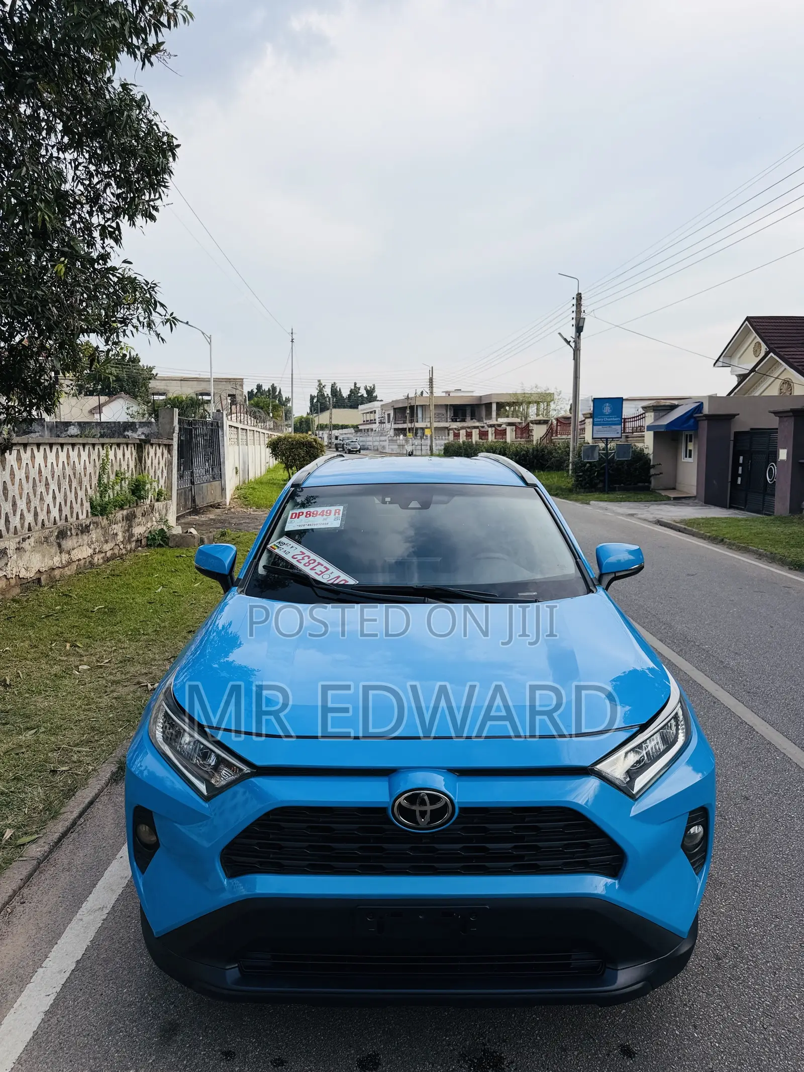 Toyota RAV4 XLE 2021 Blue
