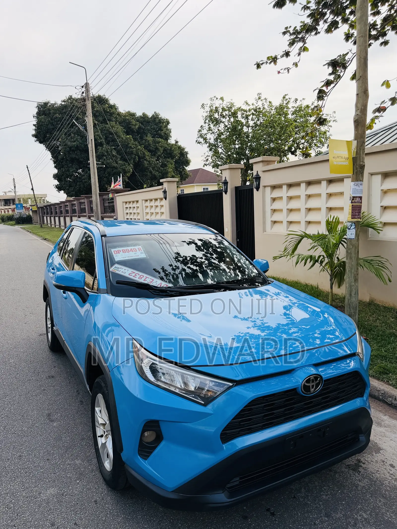 Toyota RAV4 XLE 2021 Blue