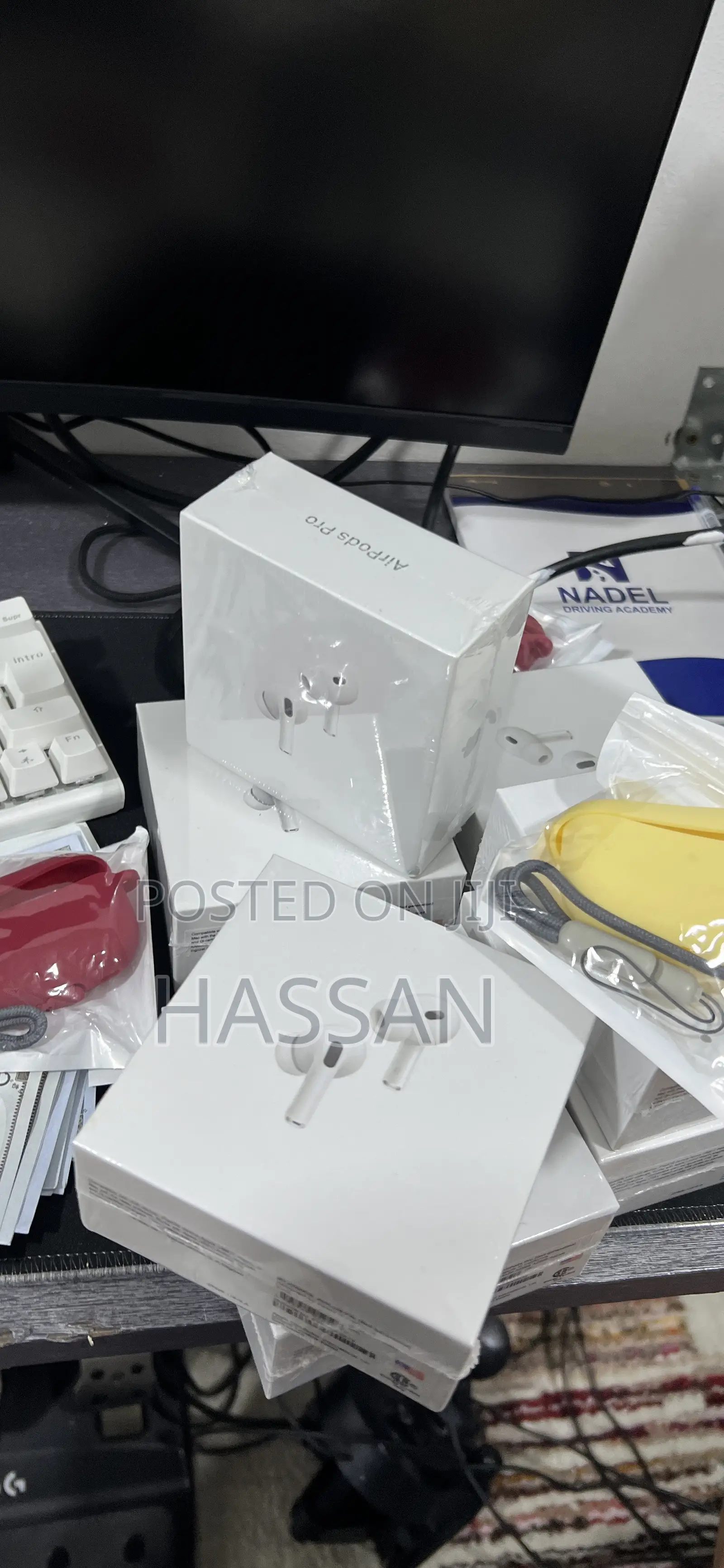AirPods Pro 2 + Free Silicone Case