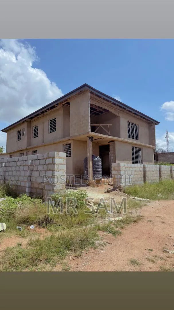 5bdrm House in Sam Properties, Amasaman for sale
