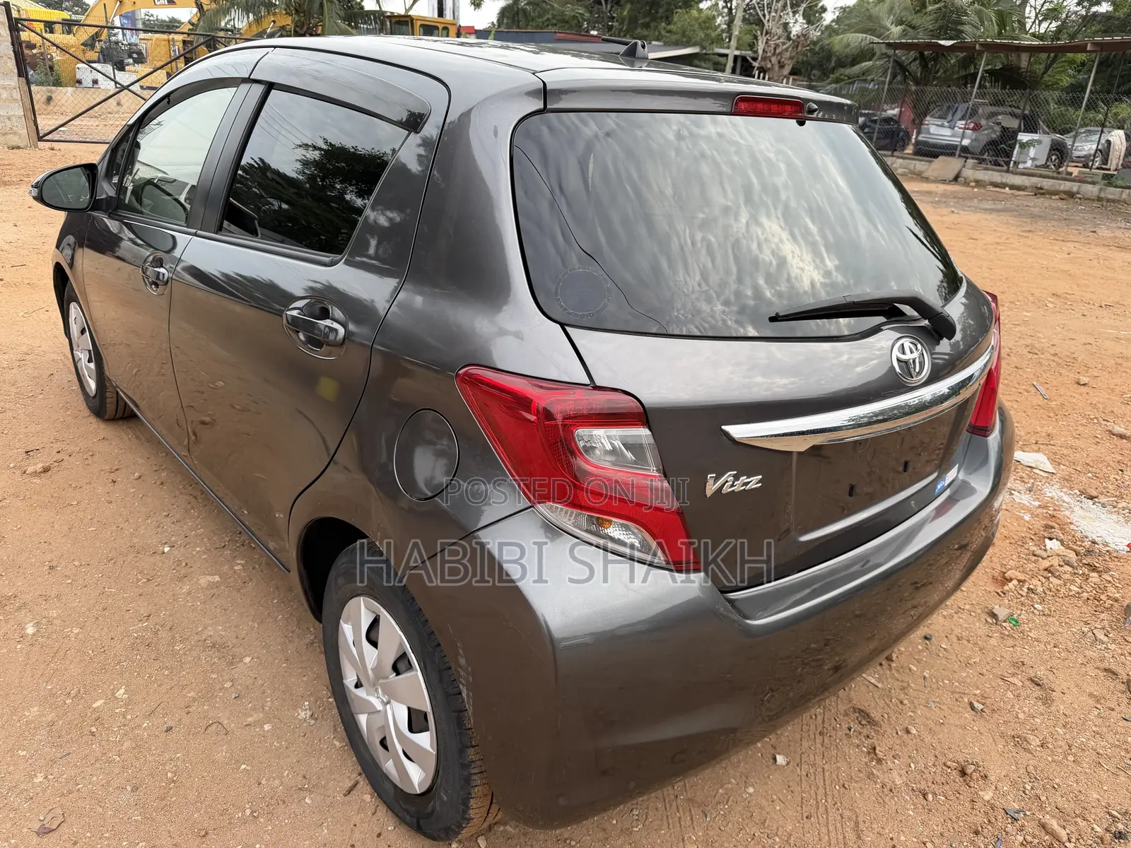 Toyota Vitz 1.3 FWD 5dr 2014 Gray
