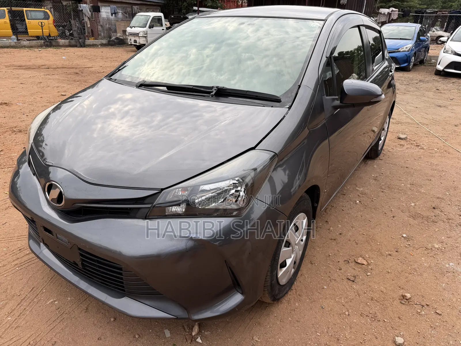 Toyota Vitz 1.3 FWD 5dr 2014 Gray