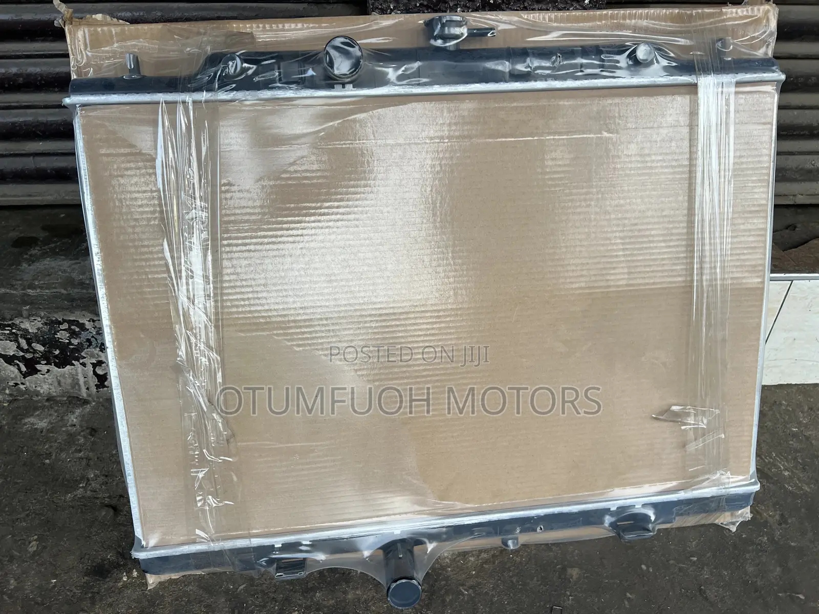 Nissan Rogue 2008 2009 2010 2011 2012 2013 Radiator (Water Tank)