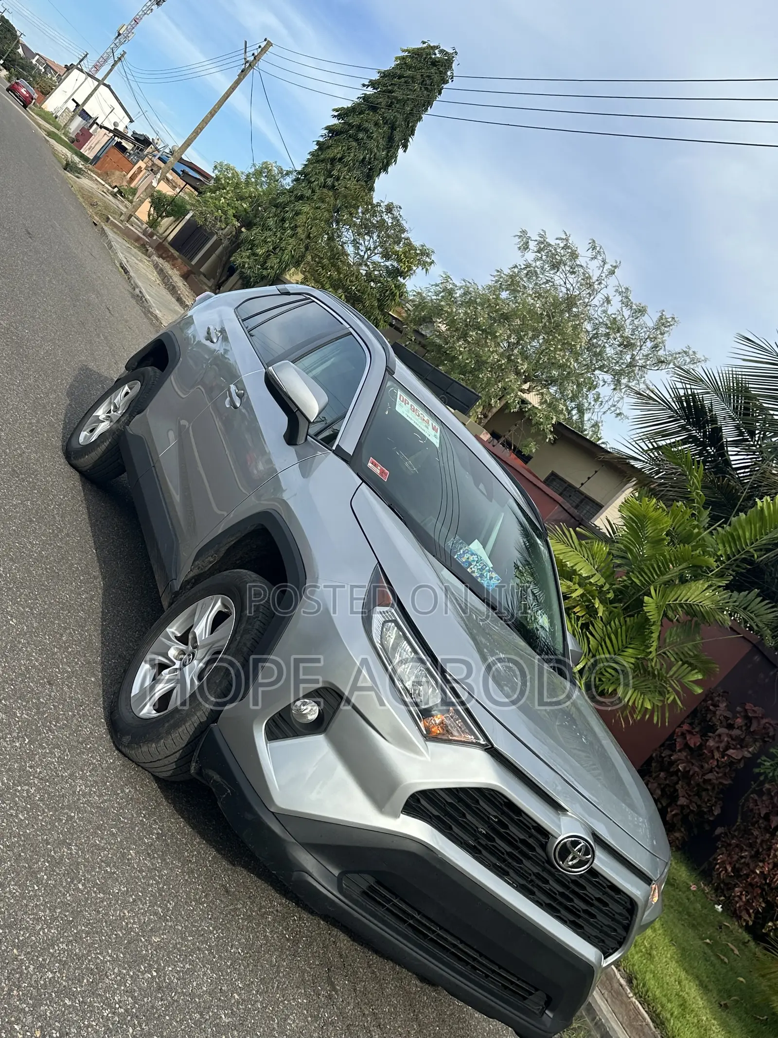 Toyota RAV4 XLE AWD 2019 Silver