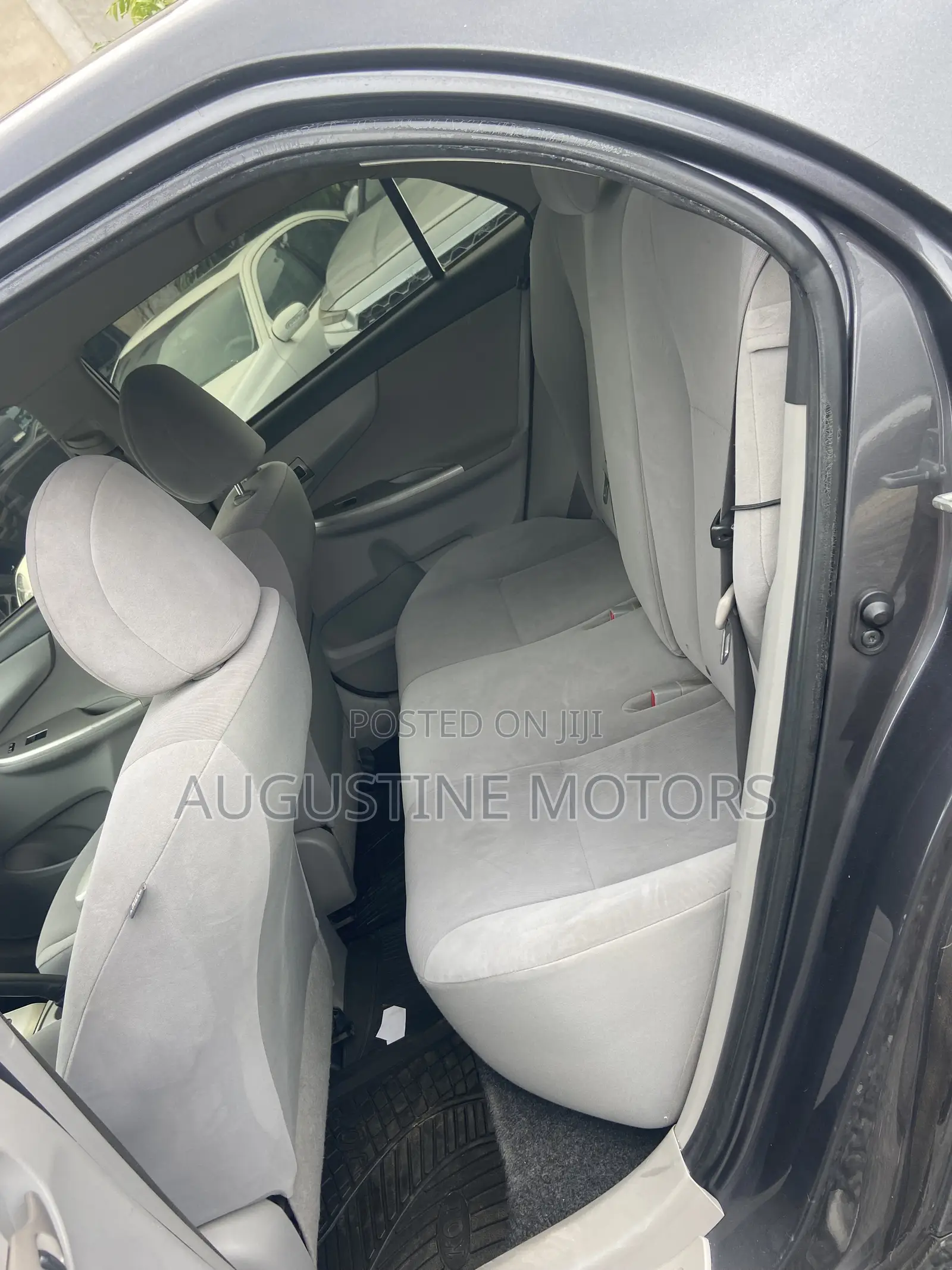 Toyota Corolla LE 4dr Sedan (1.8L 4cyl 4A) 2013 Gray
