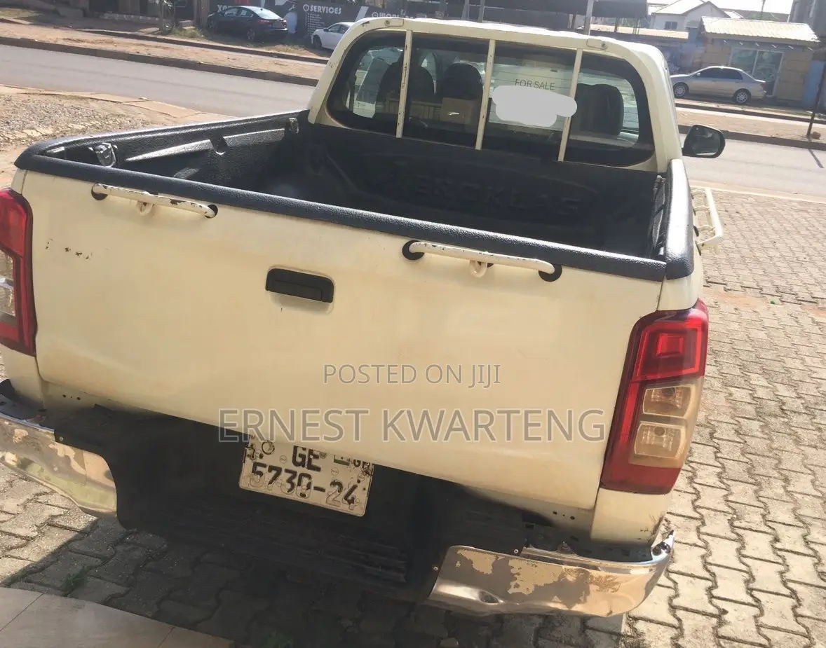 Mitsubishi L200 2023 White