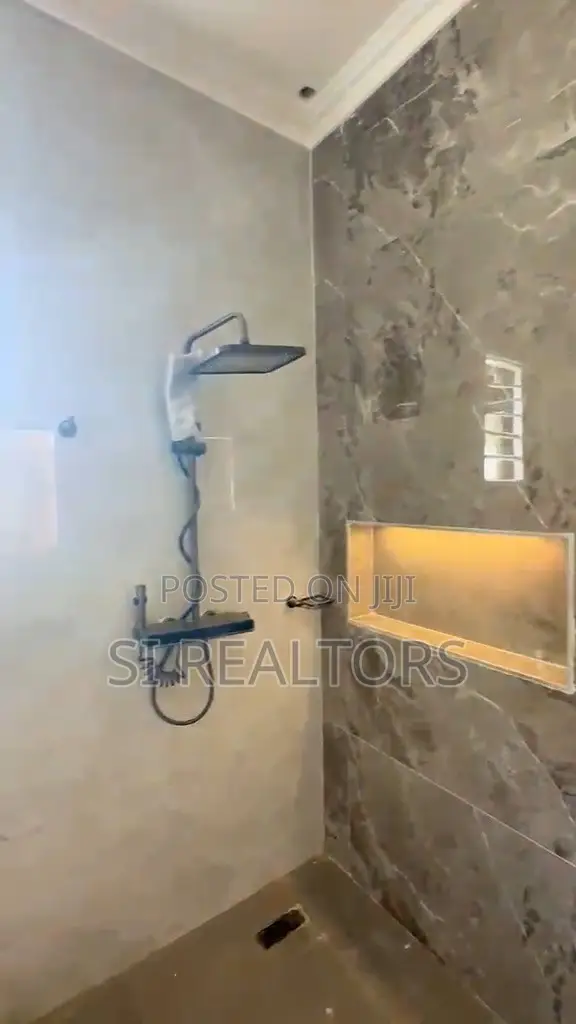 3bdrm Bungalow in Spintex, Manet Court for sale
