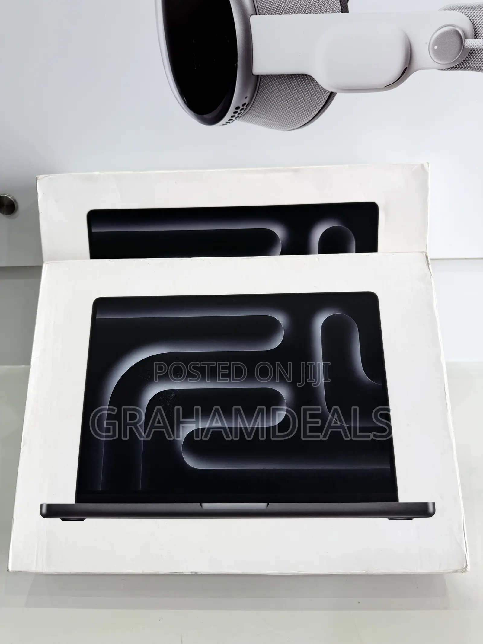 New Laptop Apple MacBook Pro 2023 M3 Pro 18GB Apple M3 Pro SSD 1T