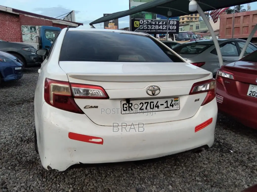 Toyota Camry SE 4dr Sedan (2.5L 4cyl 6A) 2012 White