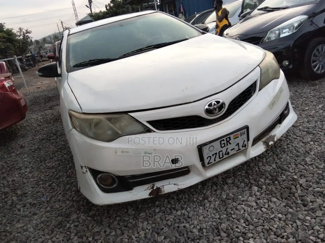 Toyota Camry SE 4dr Sedan (2.5L 4cyl 6A) 2012 White