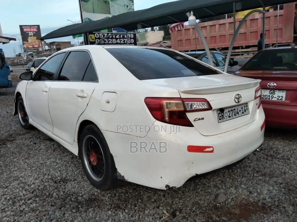 Toyota Camry SE 4dr Sedan (2.5L 4cyl 6A) 2012 White