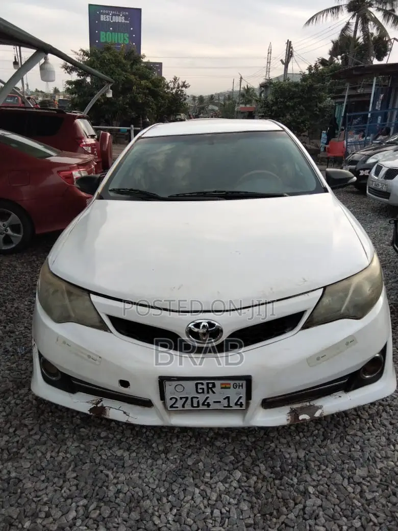 Toyota Camry SE 4dr Sedan (2.5L 4cyl 6A) 2012 White