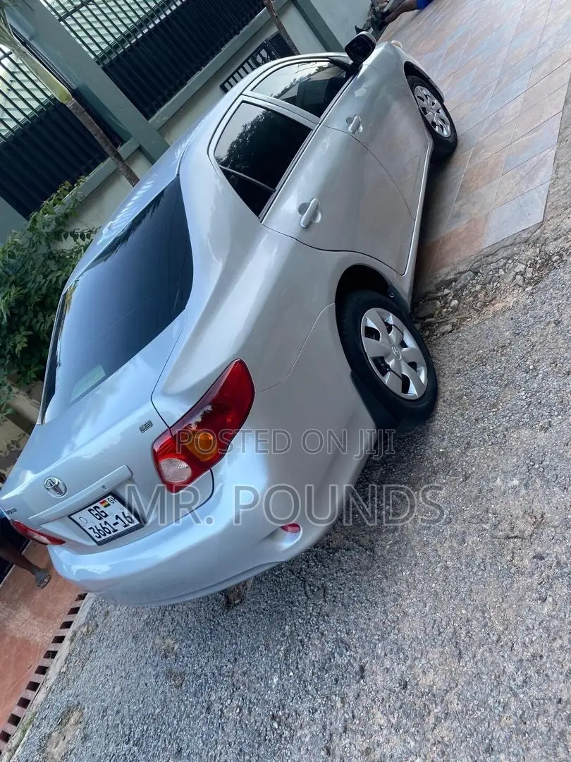 Toyota Corolla 2010 Silver