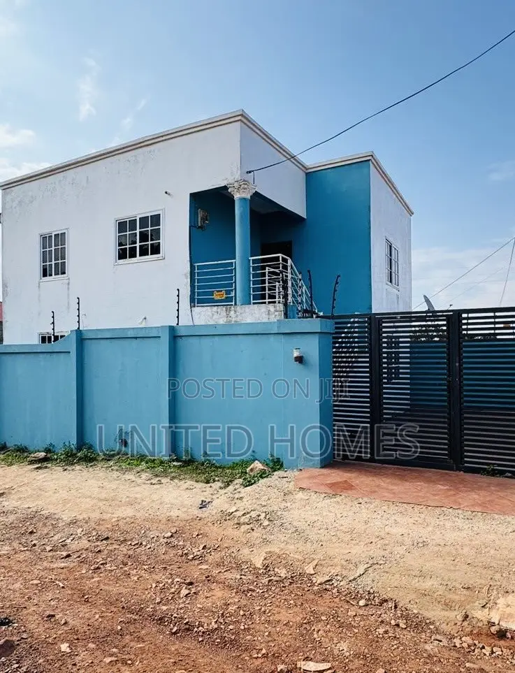 2bdrm House in West Hills Mall Area for sale