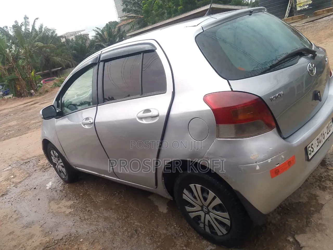 Toyota Vitz 2010 Silver