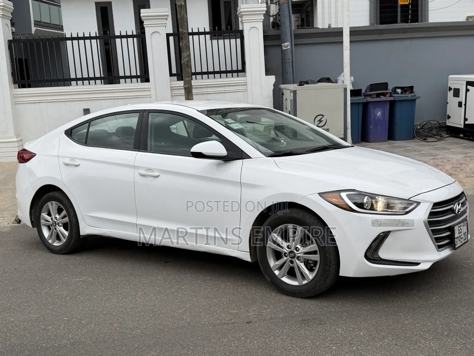 Hyundai Elantra Limited Sedan FWD (2.0L 4cyl 6A) 2017 White