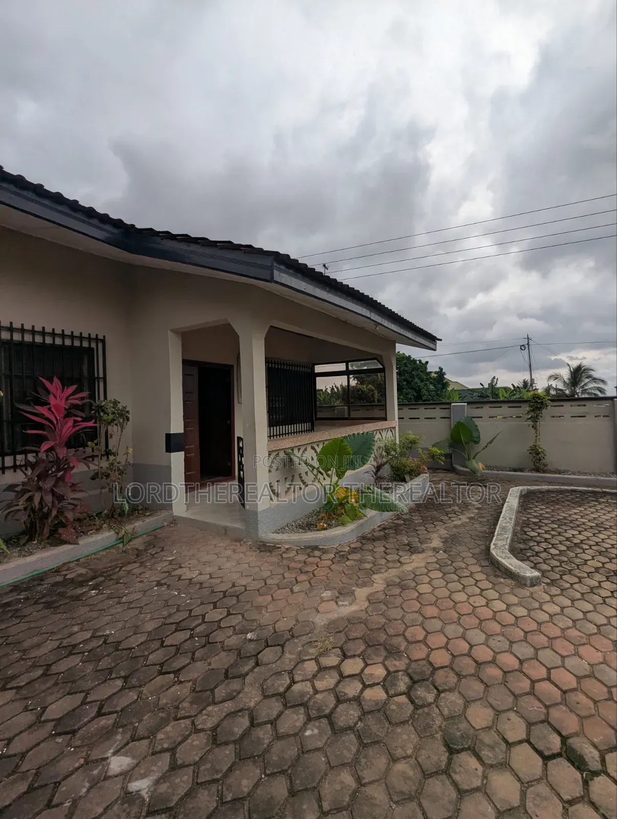 3bdrm House in Ofankor for rent