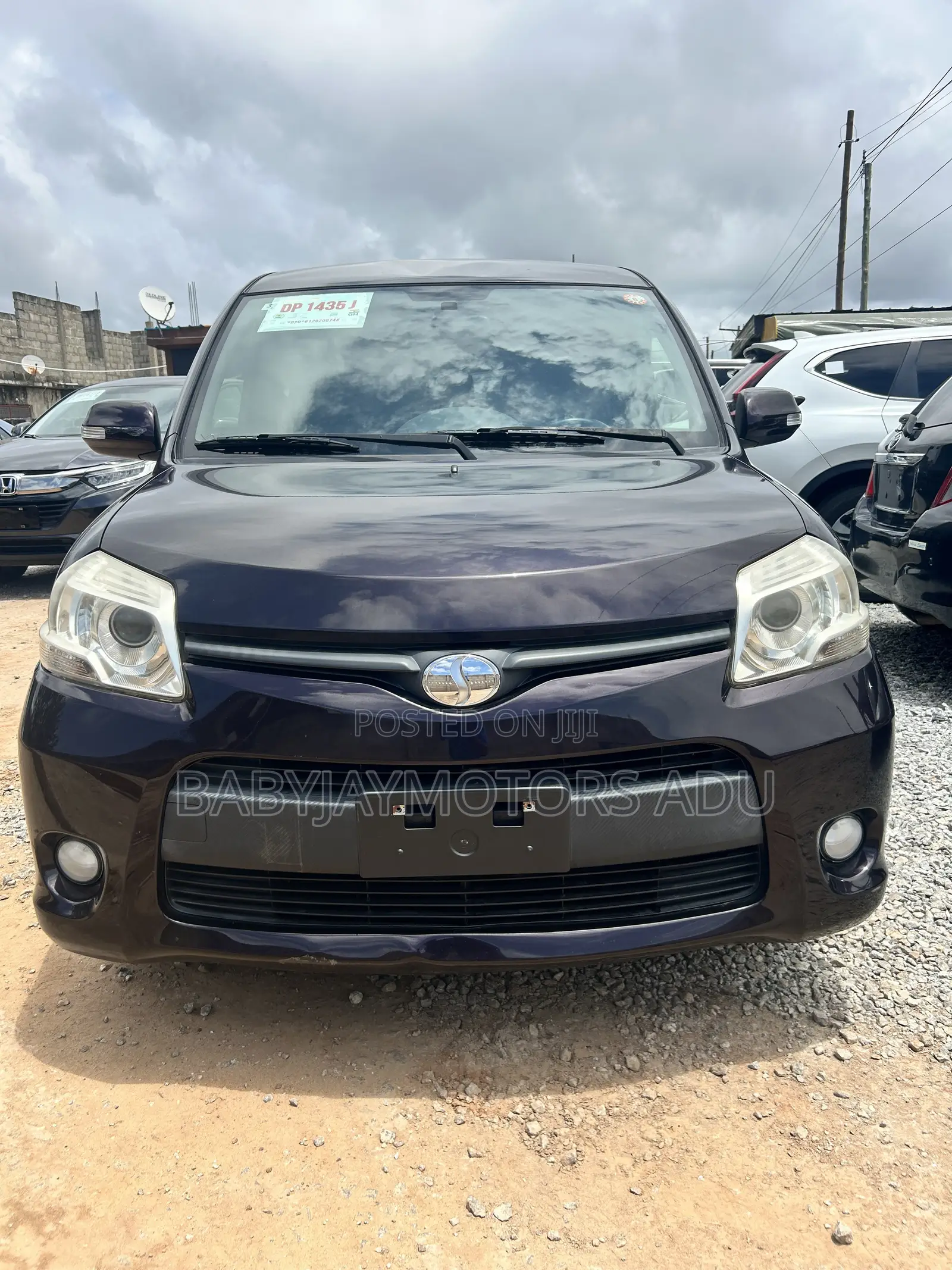 Toyota Sienta 1.5 FWD 2014 Maroon