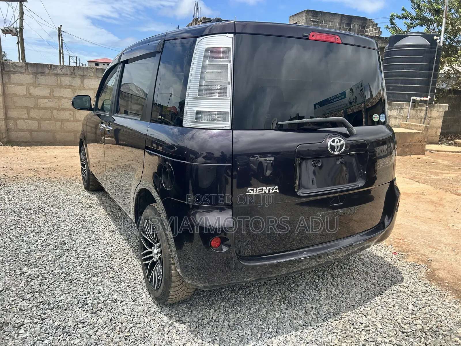 Toyota Sienta 1.5 FWD 2014 Maroon