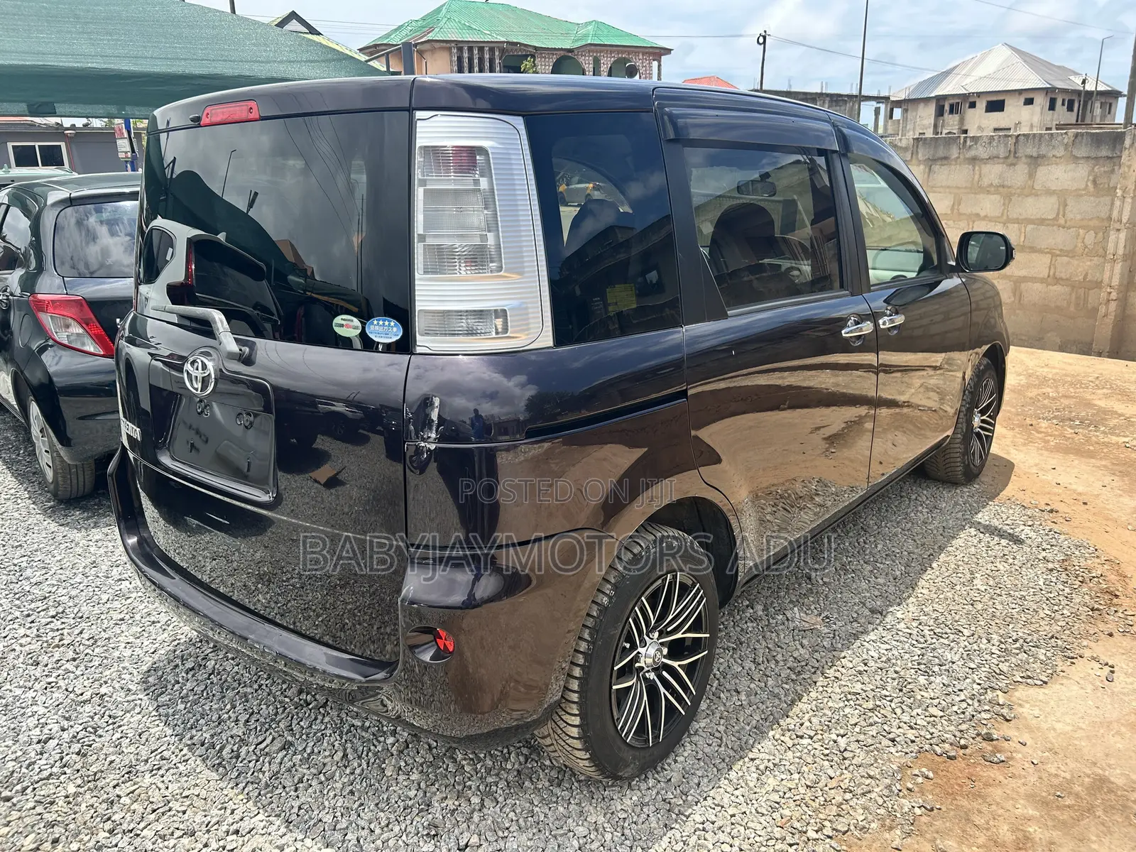 Toyota Sienta 1.5 FWD 2014 Maroon