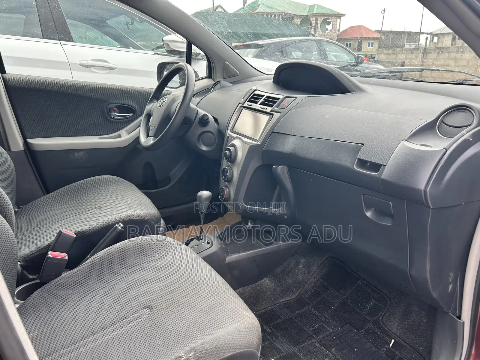 Toyota Vitz 1.3 FWD 5dr 2010 Burgundy