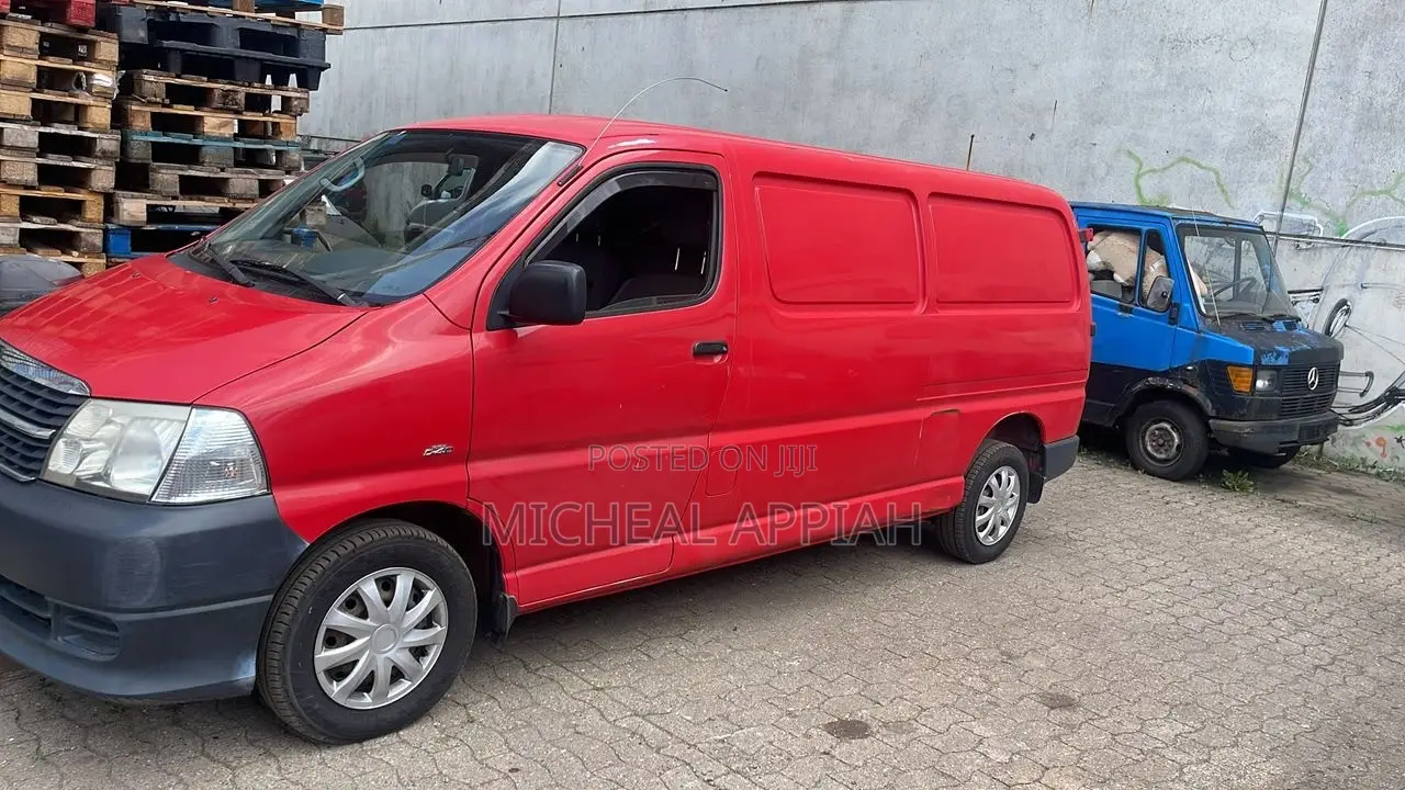 Toyota HiAce 2010 Red