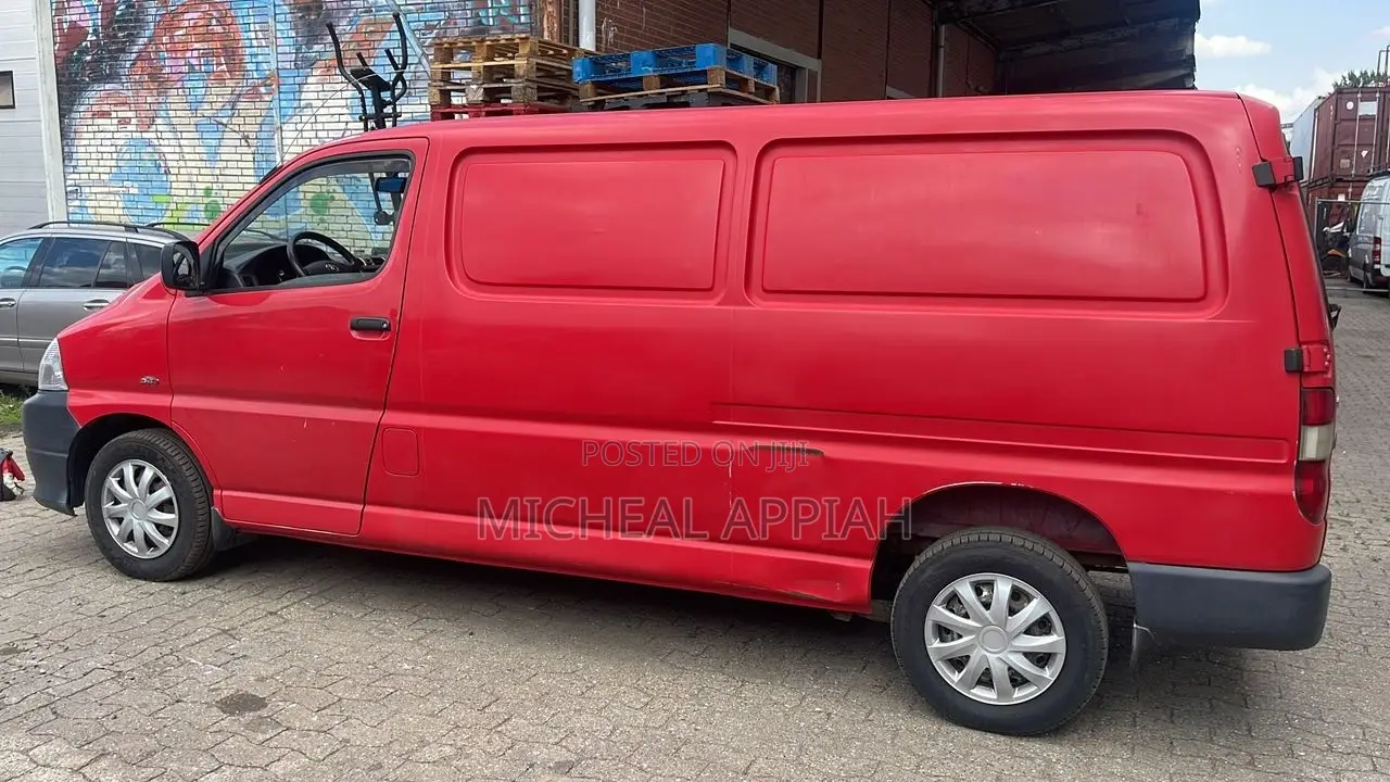 Toyota HiAce 2010 Red
