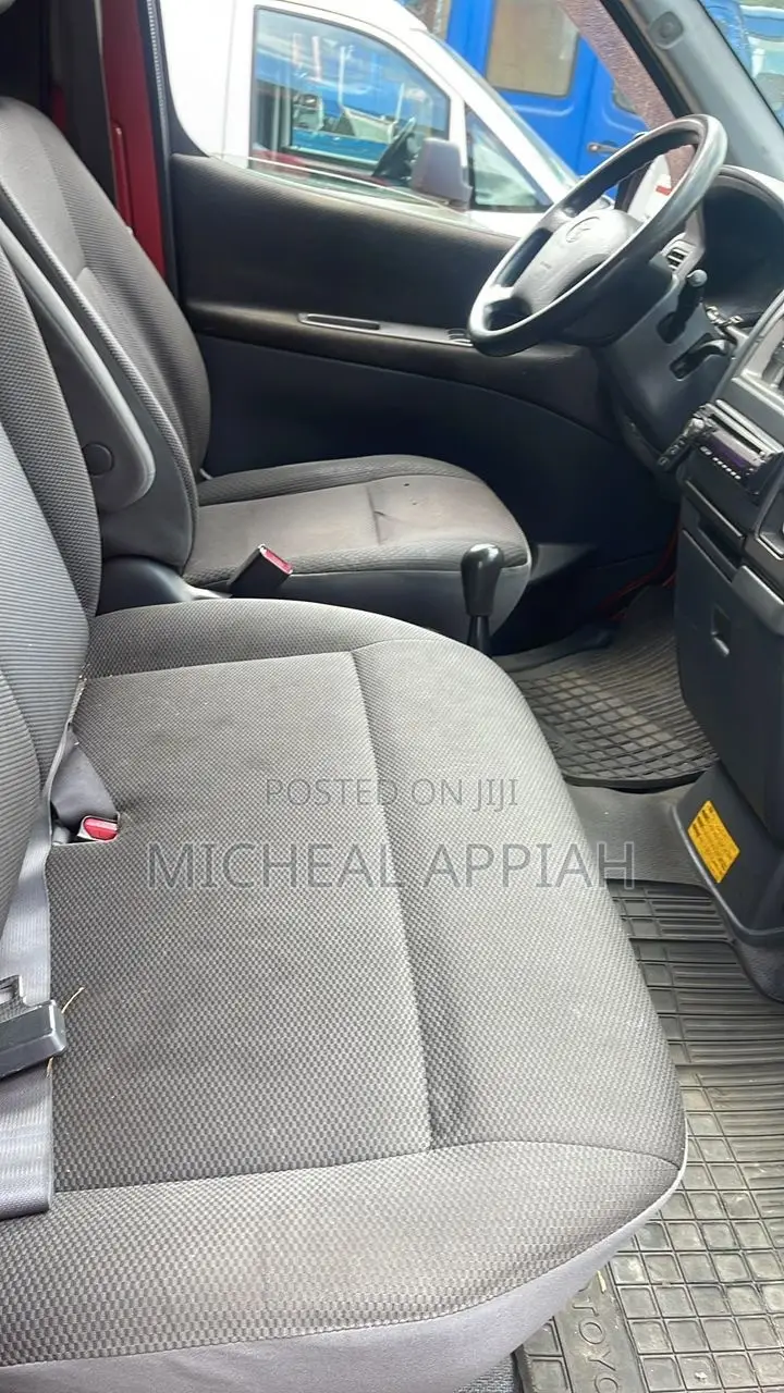 Toyota HiAce 2010 Red