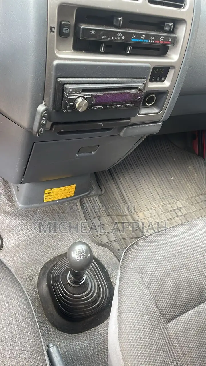 Toyota HiAce 2010 Red