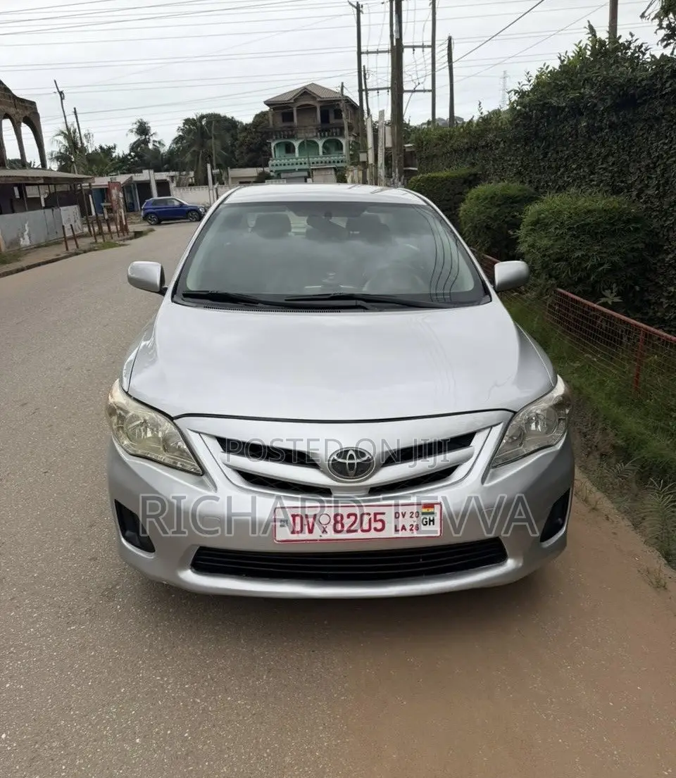 Toyota Corolla LE 4dr Sedan (1.8L 4cyl 4A) 2012 Silver