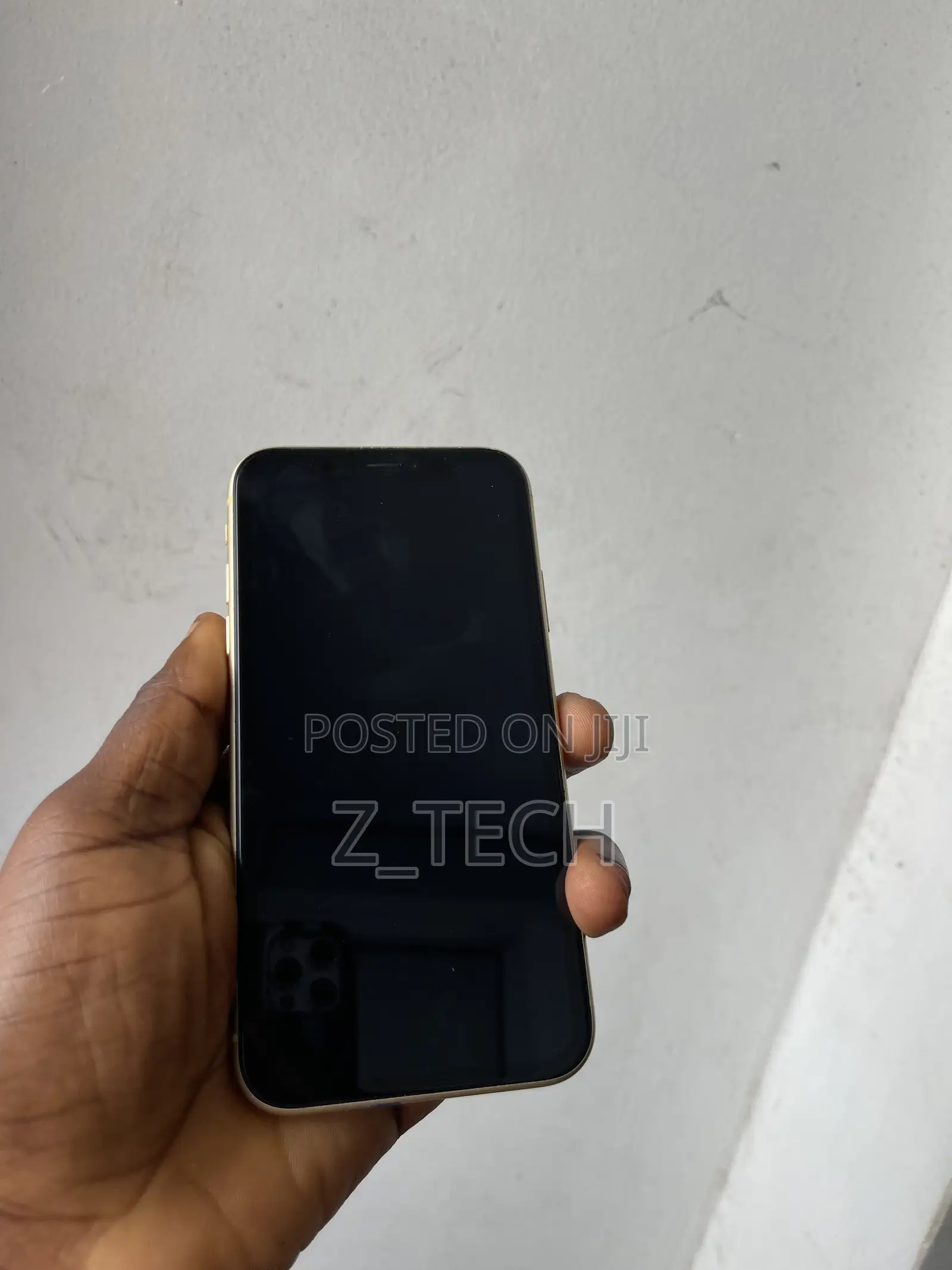 New Apple iPhone XR 128 GB Yellow