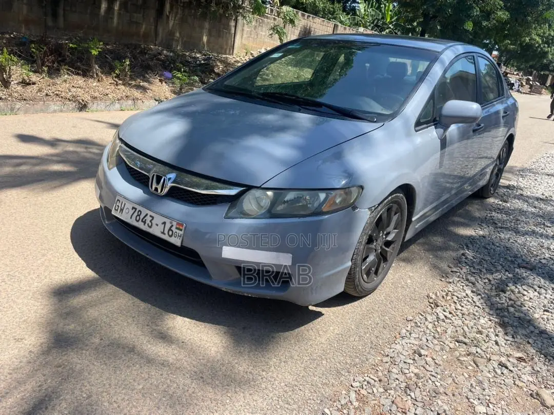 Honda Civic 1.8 5 Door Automatic 2010 Gray