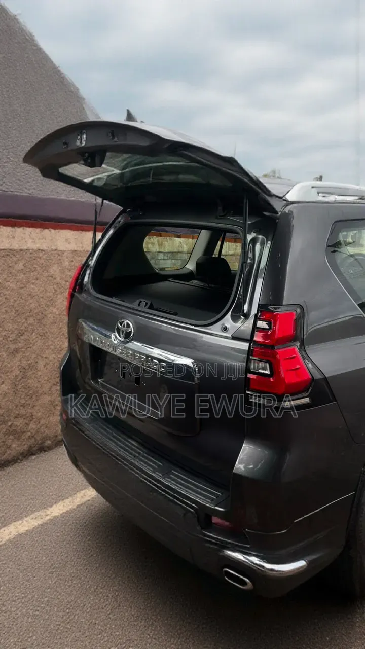New Toyota Land Cruiser 2022 Gray